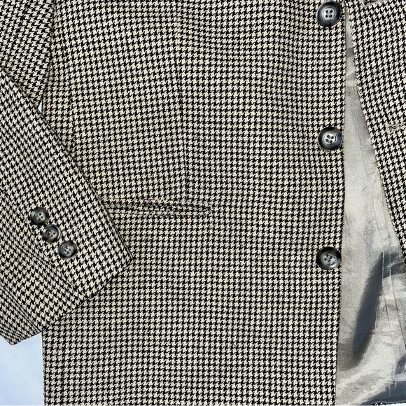 Houndstooth Tweed Blazer — Made in Canada - Picture 7 of 9